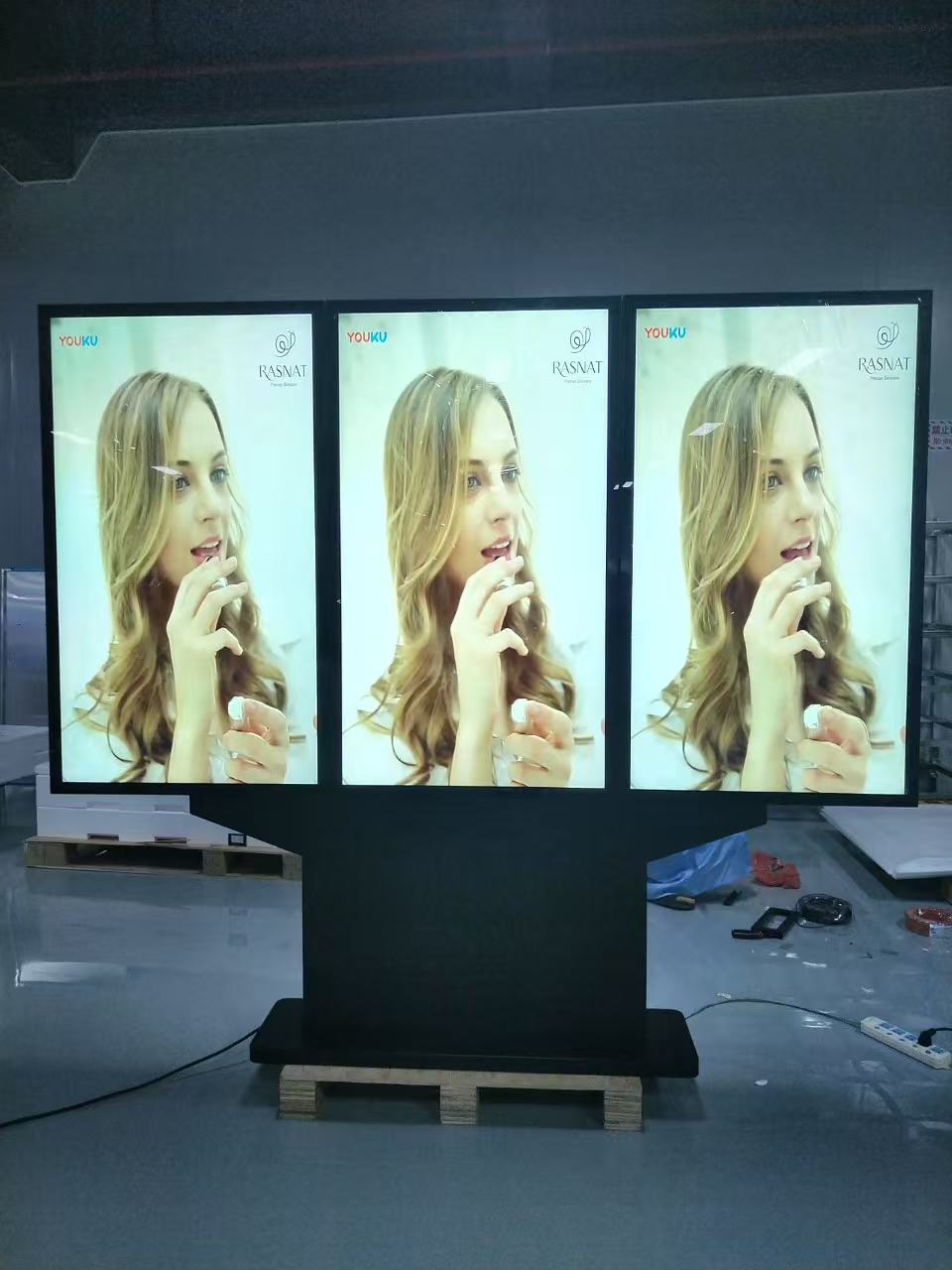 4K 49 55 65 75 Inch Triple Screen Outdoor Commercial Advertising Video Player IP66 Waterproof 4K 49 55 65 75 Inch Triple Screen Outdoor Commercial Advertising Video Player IP66 Waterproof